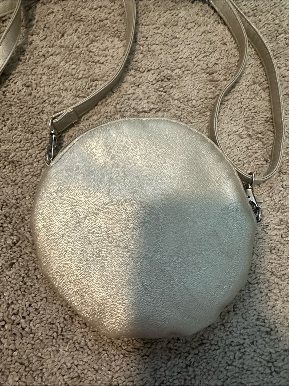 Metallic Silver Flower Crossbody Bag - Picture 4 of 5